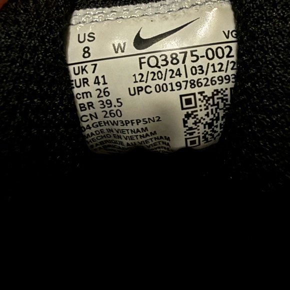 Nike alpha Men's Black Athletic football cleats with Silver Swoosh - Picture 2 of 2